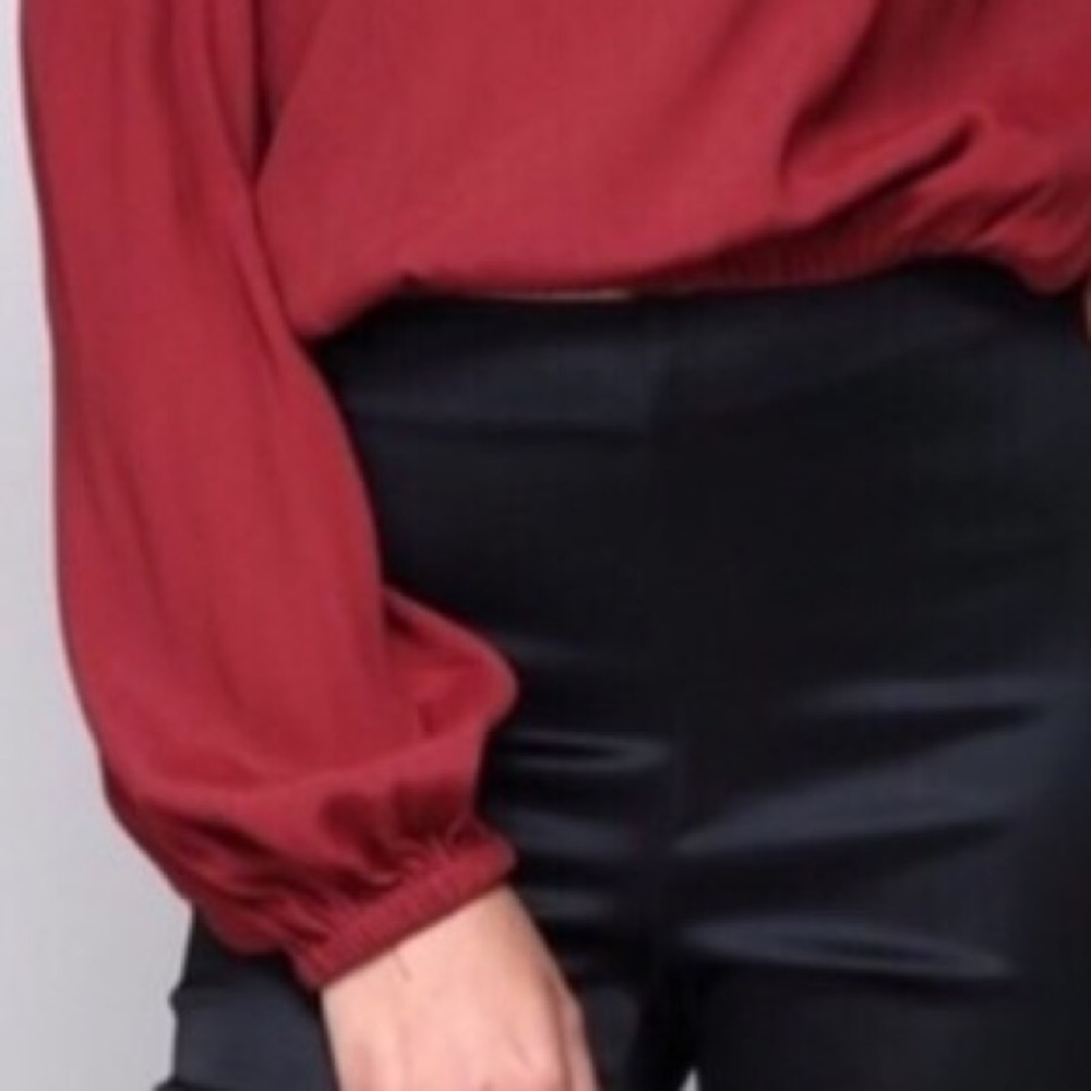 LAST 1❤️Beautiful Off The Shoulder Grommet Blouse - Picture 5 of 6
